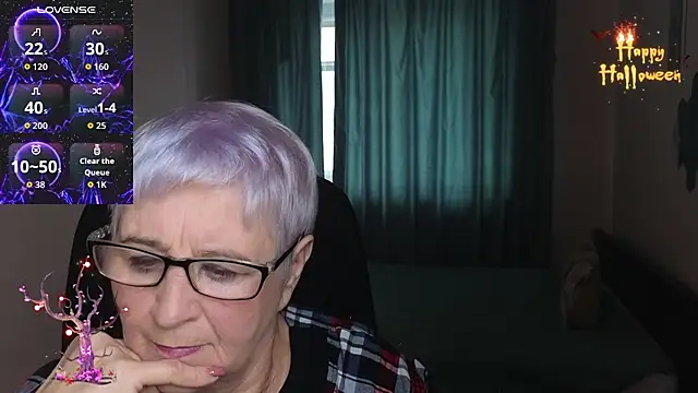 Snapshot of Sandra_Snowflake chatting on 10-30-25, 11:44 Sandra Snowflake online show from 10-30-25, 11:44