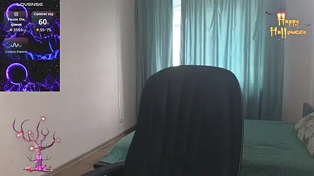 Snapshot of Sandra_Snowflake chatting on 10-31-25, 11:00 Sandra Snowflake online show from 10-31-25, 11:00