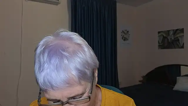 Snapshot of Sandra_Snowflake chatting on 11-12-25, 11:10 Sandra Snowflake online show from 11-12-25, 11:10