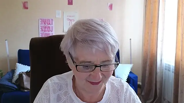 Snapshot of Sandra_Snowflake chatting on 05-19-26, 03:57 Sandra Snowflake online show from 05-19-26, 03:57