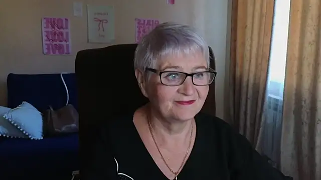 Snapshot of Sandra_Snowflake chatting on 05-29-26, 04:10 Sandra Snowflake online show from 05-29-26, 04:10