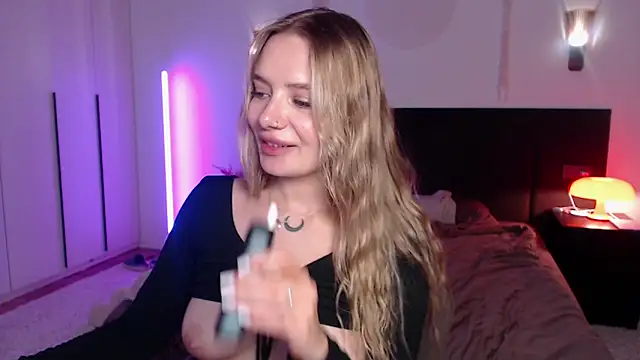 Snapshot of LunaticaBae chatting on 02-22-25, 07:45 LunaticaBae online show from 02-22-25, 07:45