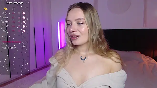 Snapshot of LunaticaBae chatting on 02-23-25, 01:13 LunaticaBae online show from 02-23-25, 01:13