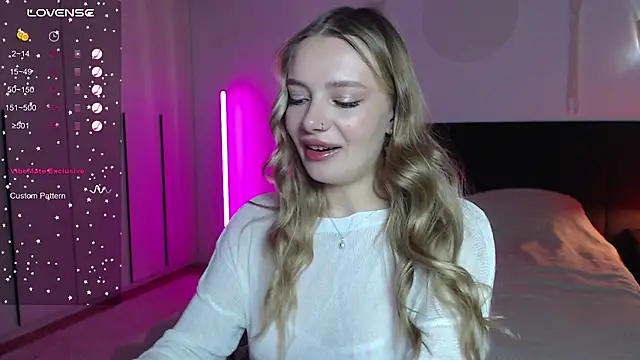 Snapshot of LunaticaBae chatting on 02-24-25, 01:02 LunaticaBae online show from 02-24-25, 01:02