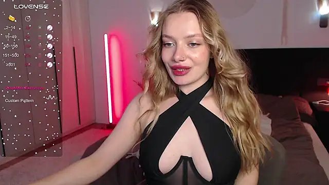 Snapshot of LunaticaBae chatting on 03-04-25, 03:55 LunaticaBae online show from 03-04-25, 03:55