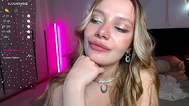 Snapshot of LunaticaBae chatting on 03-16-25, 07:15 LunaticaBae online show from 03-16-25, 07:15