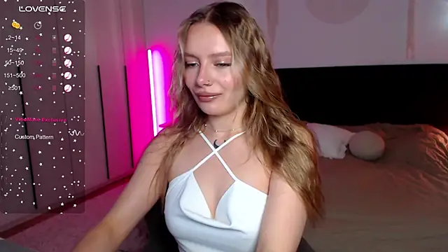 Snapshot of LunaticaBae chatting on 03-22-25, 01:11 LunaticaBae online show from 03-22-25, 01:11