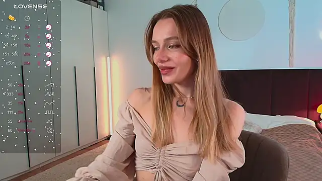 Snapshot of LunaticaBae chatting on 10-19-25, 02:56 LunaticaBae online show from 10-19-25, 02:56