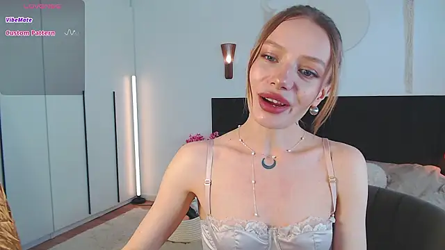 Snapshot of LunaticaBae chatting on 03-14-26, 04:18 LunaticaBae online show from 03-14-26, 04:18