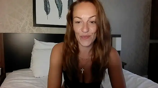 Snapshot of Edenfox- chatting on 05-31-26, 06:09 Edenfox- online show from 05-31-26, 06:09