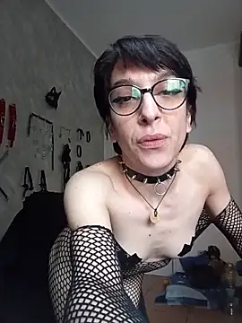 Snapshot of MirianaB chatting on 02-24-25, 08:17 MirianaB online show from 02-24-25, 08:17
