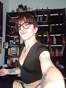 Snapshot of MirianaB chatting on 12-15-25, 07:29 MirianaB online show from 12-15-25, 07:29