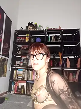 Snapshot of MirianaB chatting on 12-16-25, 07:52 MirianaB online show from 12-16-25, 07:52