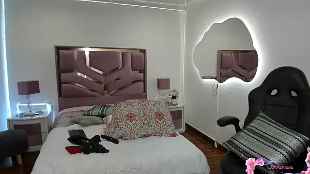 Snapshot of MollyCraft chatting on 02-17-25, 03:20 MollyCraft online show from 02-17-25, 03:20