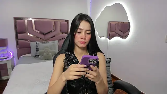 Snapshot of MollyCraft chatting on 02-27-25, 11:31 MollyCraft online show from 02-27-25, 11:31