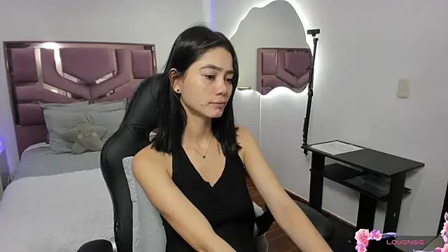 Snapshot of MollyCraft chatting on 02-28-25, 11:25 MollyCraft online show from 02-28-25, 11:25