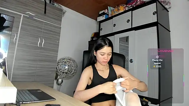 Snapshot of MollyCraft chatting on 11-08-25, 11:54 MollyCraft online show from 11-08-25, 11:54