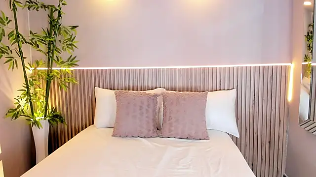 Snapshot of GeorginaReyes chatting on 03-19-25, 10:42 GeorginaReyes online show from 03-19-25, 10:42