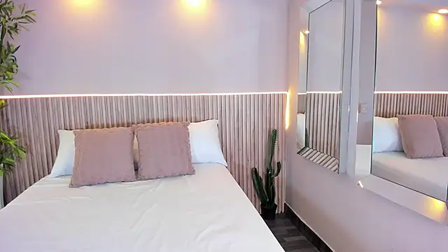 Snapshot of GeorginaReyes chatting on 12-17-25, 10:38 GeorginaReyes online show from 12-17-25, 10:38