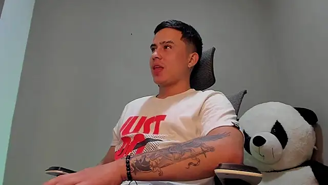 mattiwsmorris  online show from 10-20-25, 01:17