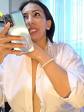 Snapshot of Mrsvictoriaaa chatting on 05-13-26, 08:06 Mrsvictoriaaa online show from 05-13-26, 08:06