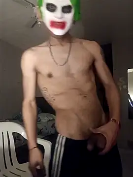 Snapshot of LeonRoots chatting on 10-18-25, 09:21 LeonRoots online show from 10-18-25, 09:21