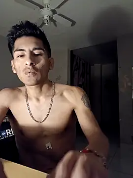 Snapshot of LeonRoots chatting on 10-20-25, 03:51 LeonRoots online show from 10-20-25, 03:51