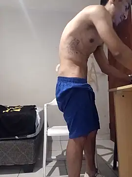 Snapshot of LeonRoots chatting on 11-02-25, 04:42 LeonRoots online show from 11-02-25, 04:42