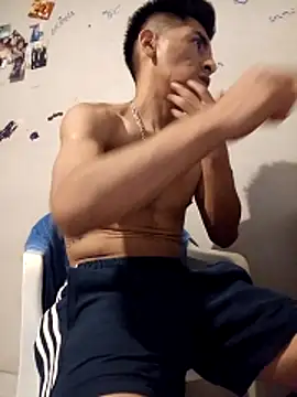 Snapshot of LeonRoots chatting on 03-20-26, 09:30 LeonRoots online show from 03-20-26, 09:30