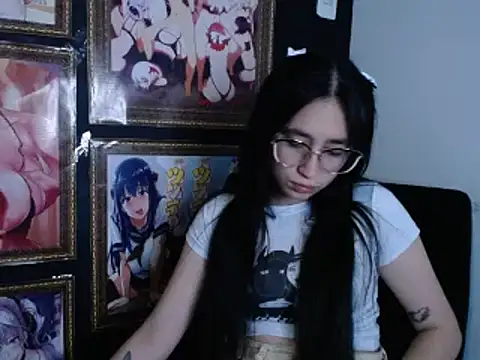 Snapshot of Arielle_lov chatting on 02-17-25, 06:53 Arielle lov online show from 02-17-25, 06:53