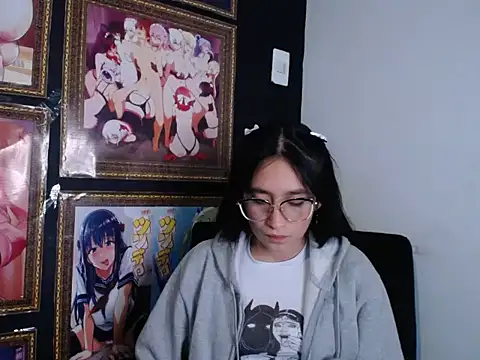 Snapshot of Arielle_lov chatting on 02-17-25, 09:56 Arielle lov online show from 02-17-25, 09:56