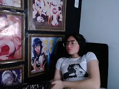 Snapshot of Arielle_lov chatting on 02-17-25, 01:21 Arielle lov online show from 02-17-25, 01:21