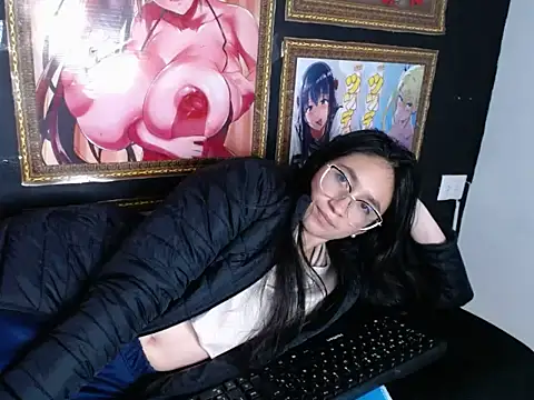 Snapshot of Arielle_lov chatting on 02-24-25, 05:54 Arielle lov online show from 02-24-25, 05:54