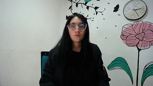 Snapshot of Arielle_lov chatting on 02-28-25, 03:26 Arielle lov online show from 02-28-25, 03:26