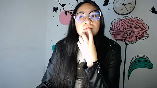 Snapshot of Arielle_lov chatting on 03-01-25, 11:17 Arielle lov online show from 03-01-25, 11:17