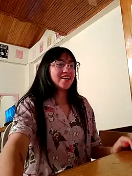 Snapshot of Arielle_lov chatting on 10-01-25, 12:05 Arielle lov online show from 10-01-25, 12:05