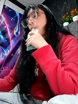 Snapshot of Arielle_lov chatting on 10-21-25, 11:44 Arielle lov online show from 10-21-25, 11:44