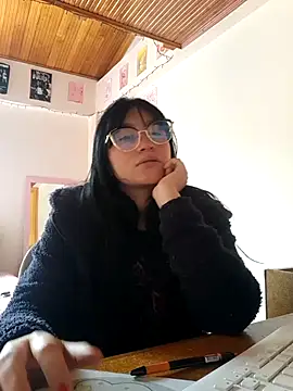 Snapshot of Arielle_lov chatting on 10-23-25, 04:17 Arielle lov online show from 10-23-25, 04:17