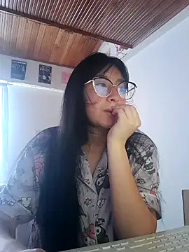 Snapshot of Arielle_lov chatting on 10-26-25, 04:35 Arielle lov online show from 10-26-25, 04:35