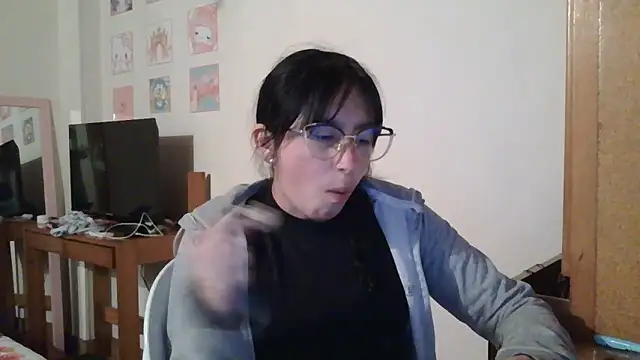 Snapshot of Arielle_lov chatting on 10-30-25, 10:32 Arielle lov online show from 10-30-25, 10:32