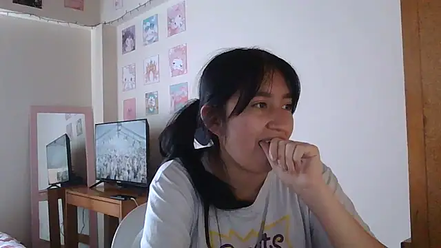 Snapshot of Arielle_lov chatting on 11-06-25, 05:03 Arielle lov online show from 11-06-25, 05:03