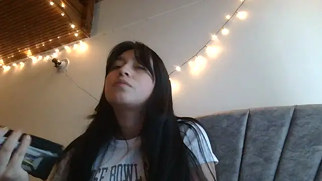 Snapshot of Arielle_lov chatting on 12-01-25, 06:46 Arielle lov online show from 12-01-25, 06:46