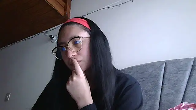 Snapshot of Arielle_lov chatting on 12-02-25, 07:42 Arielle lov online show from 12-02-25, 07:42