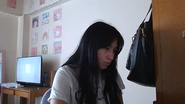 Snapshot of Arielle_lov chatting on 12-05-25, 06:59 Arielle lov online show from 12-05-25, 06:59