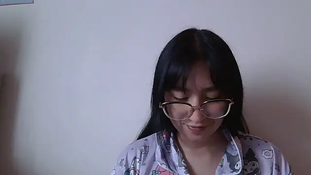 Snapshot of Arielle_lov chatting on 01-18-26, 05:28 Arielle lov online show from 01-18-26, 05:28