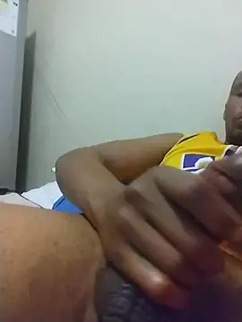 Snapshot of TwistedR chatting on 10-31-25, 11:50 TwistedR online show from 10-31-25, 11:50