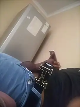 Snapshot of TwistedR chatting on 11-17-25, 04:40 TwistedR online show from 11-17-25, 04:40