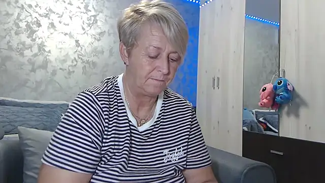 RosesandLillies online show from 11-20-25, 06:07