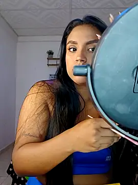 Snapshot of victoria_roussee chatting on 10-25-25, 12:13 victoria roussee online show from 10-25-25, 12:13