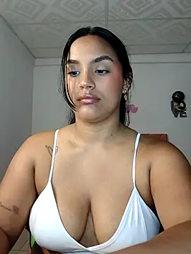 Snapshot of victoria_roussee chatting on 10-26-25, 12:16 victoria roussee online show from 10-26-25, 12:16